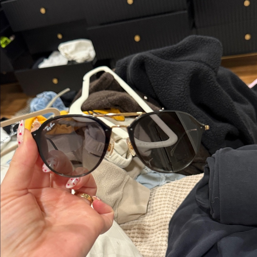 Ray-Ban Black and Gold Aviator Sunglasses